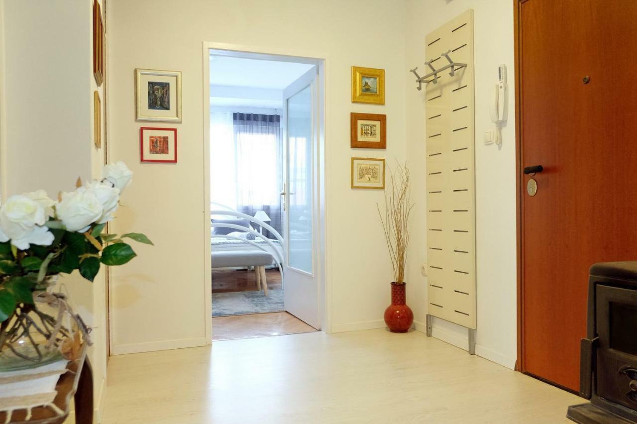 Apartment Dalmotion Split Bagian luar foto